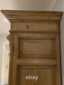 A Beautiful Large Antique/Old Pine 2 Door Knockdown Wardrobe With 3 Drawers