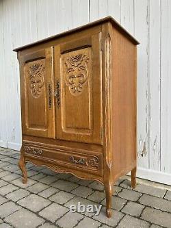 LARGE ORNATE FRENCH OAK CARVED CABINET SIDEBOARD CUPBOARD Ideal paint Key