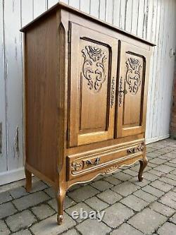 LARGE ORNATE FRENCH OAK CARVED CABINET SIDEBOARD CUPBOARD Ideal paint Key