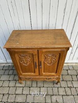 LARGE ORNATE FRENCH OAK CARVED CABINET SIDEBOARD CUPBOARD Ideal paint Key