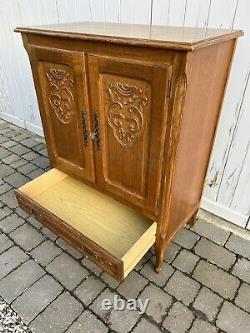 LARGE ORNATE FRENCH OAK CARVED CABINET SIDEBOARD CUPBOARD Ideal paint Key