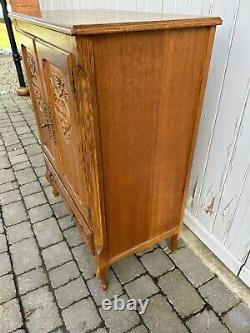 LARGE ORNATE FRENCH OAK CARVED CABINET SIDEBOARD CUPBOARD Ideal paint Key