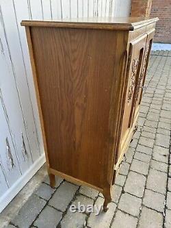 LARGE ORNATE FRENCH OAK CARVED CABINET SIDEBOARD CUPBOARD Ideal paint Key