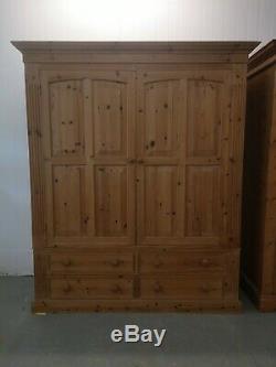 Large 2 Door Door Wardrobe With 4 Drawers FREE DELIVERY