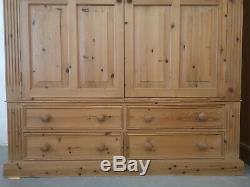 Large 2 Door Door Wardrobe With 4 Drawers FREE DELIVERY