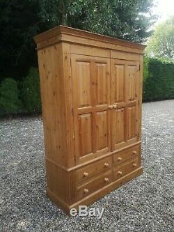 Large 2 Door Solid Pine Wardrobe With 4 Drawers FREE DELIVERY