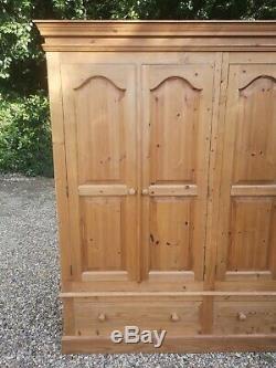 Large Solid Pine 4 Door Wardrobe With 2 Drawers FREE DELIVERY