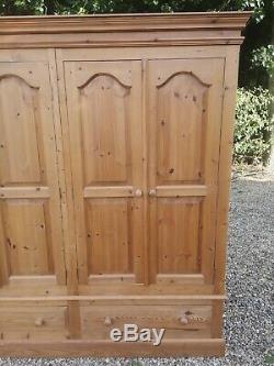 Large Solid Pine 4 Door Wardrobe With 2 Drawers FREE DELIVERY