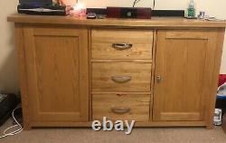 Large solid oak sideboard with 3 drawers and 2 doors