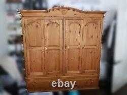Lovely Traditional Wardrobe with Four Doors & Two Drawers (Large) Solid Wood