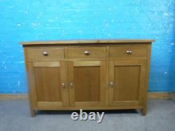 Oak Vaneer 3door 3drawer Sideboard / Tv Cabinet Visit Our Large Warehouse