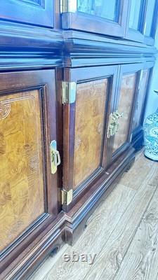 Stunning Large Display Unit